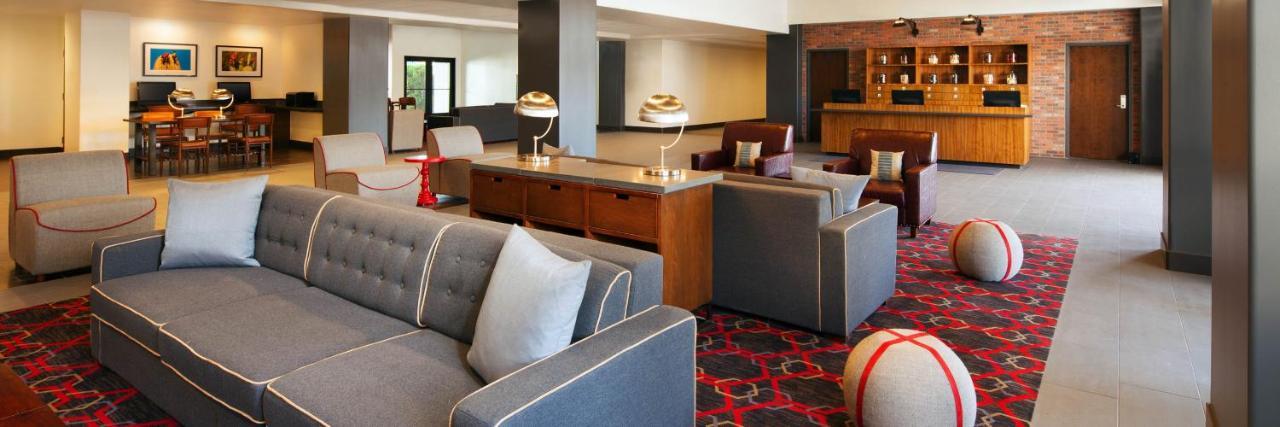 Four Points By Sheraton Phoenix South Mountain Exterior photo