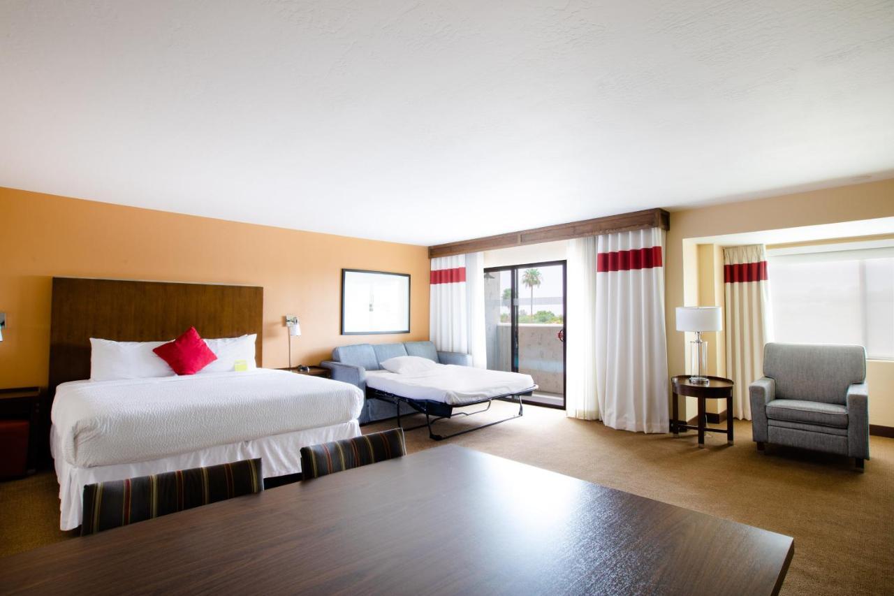 Four Points By Sheraton Phoenix South Mountain Exterior photo
